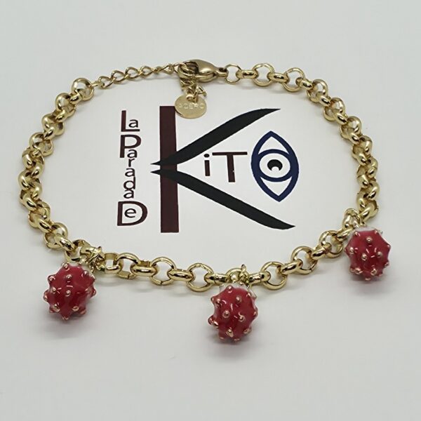 Pulsera de acero dorado con colgantes de fresa