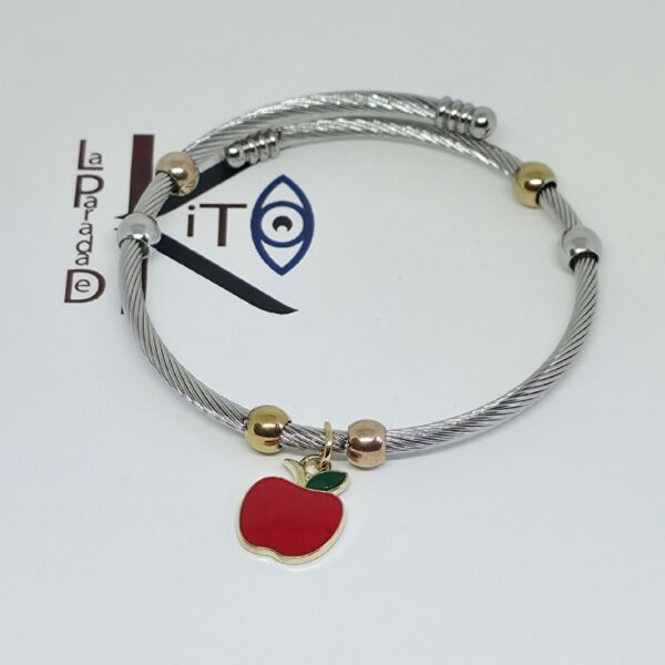 Pulsera en acero plateado con una manzana
